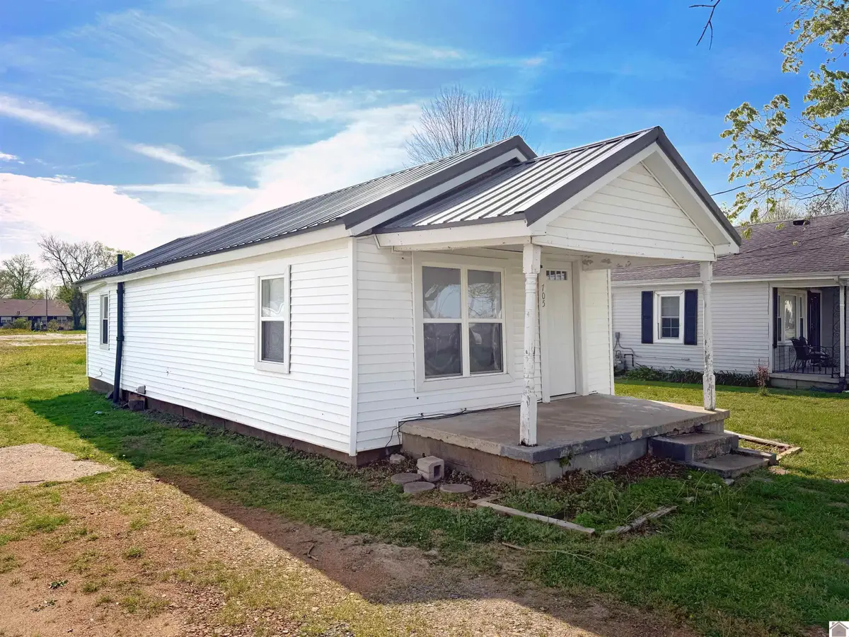 705 Elm St, Benton, KY 42025 - #1