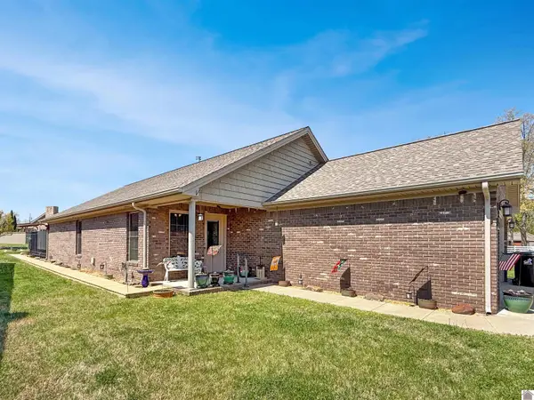 6 Tumbler Dr, Murray, KY 42071