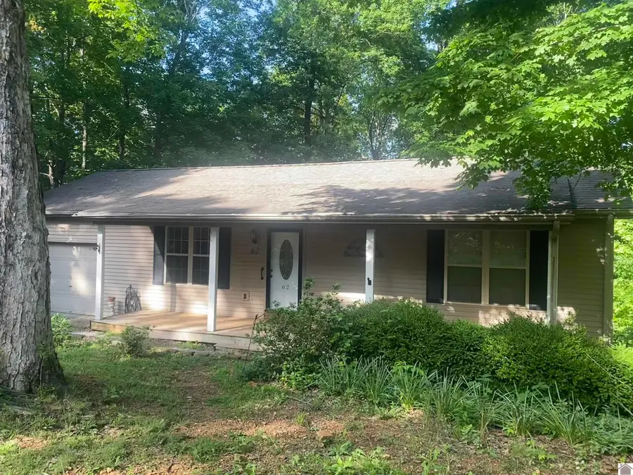 62 Castlewood Dr, Cadiz, KY 42211 - #2