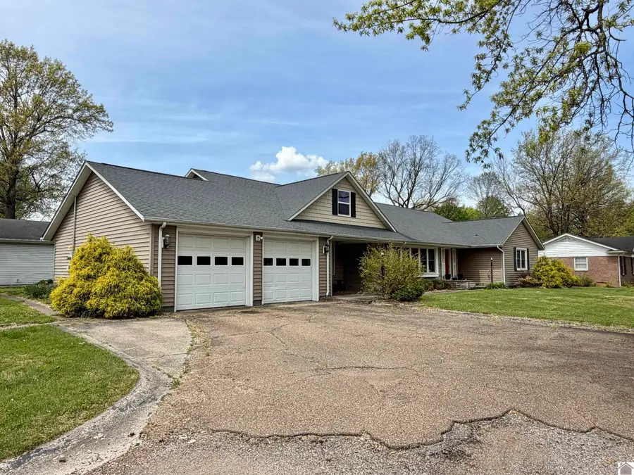 711 Pryor Street, Mayfield, KY 42066 - #2