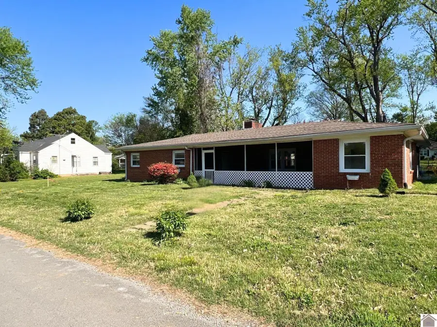 110 W Pierson St, Fredonia, KY 42411 - #2