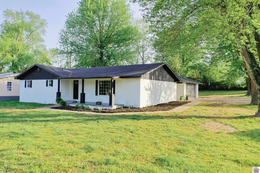 411 Bell St, Princeton, KY 42445 - #2