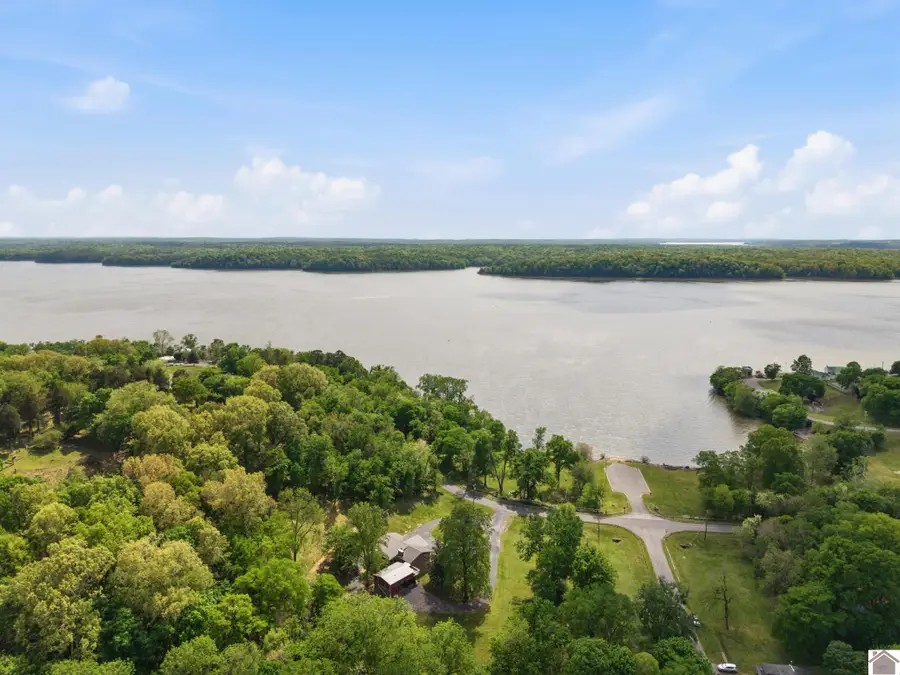157 Lakeshore Dr, Eddyville, KY 42038 - #2