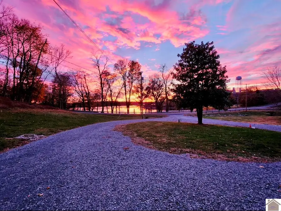 157 Lakeshore Dr, Eddyville, KY 42038 - #3