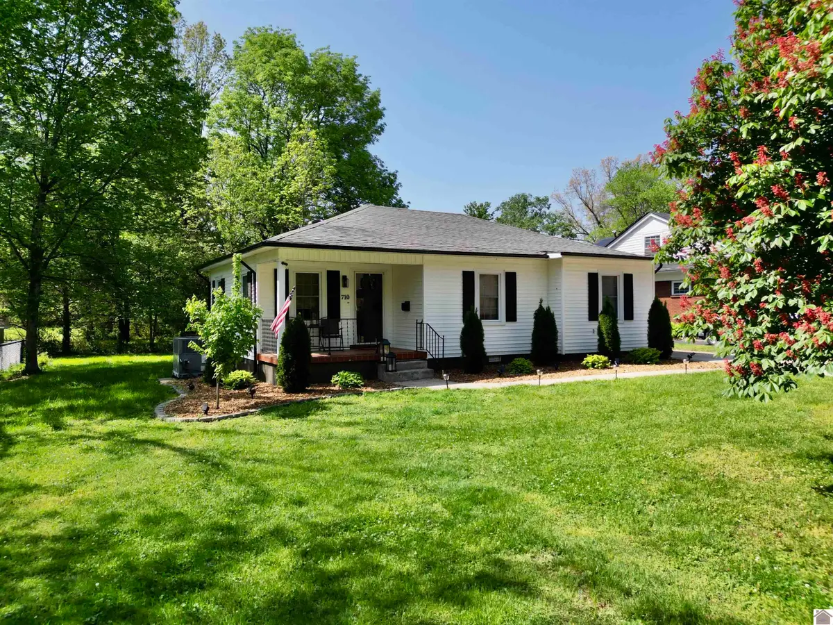 710 E College Street, Mayfield, KY 42066 - #1