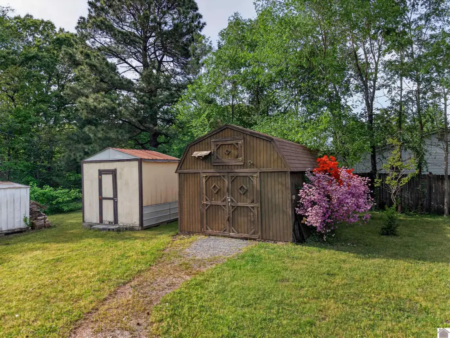 161 Wesley Dr, Murray, KY 42071 - #2