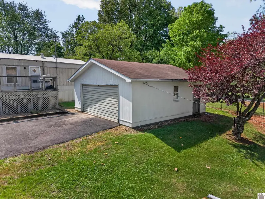 4080 Lovelaceville Road, Paducah, KY 42001 - #3