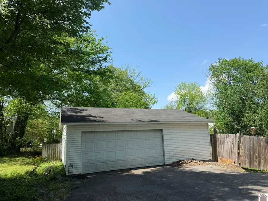 809 S 8th, Mayfield, KY 42066 - #2