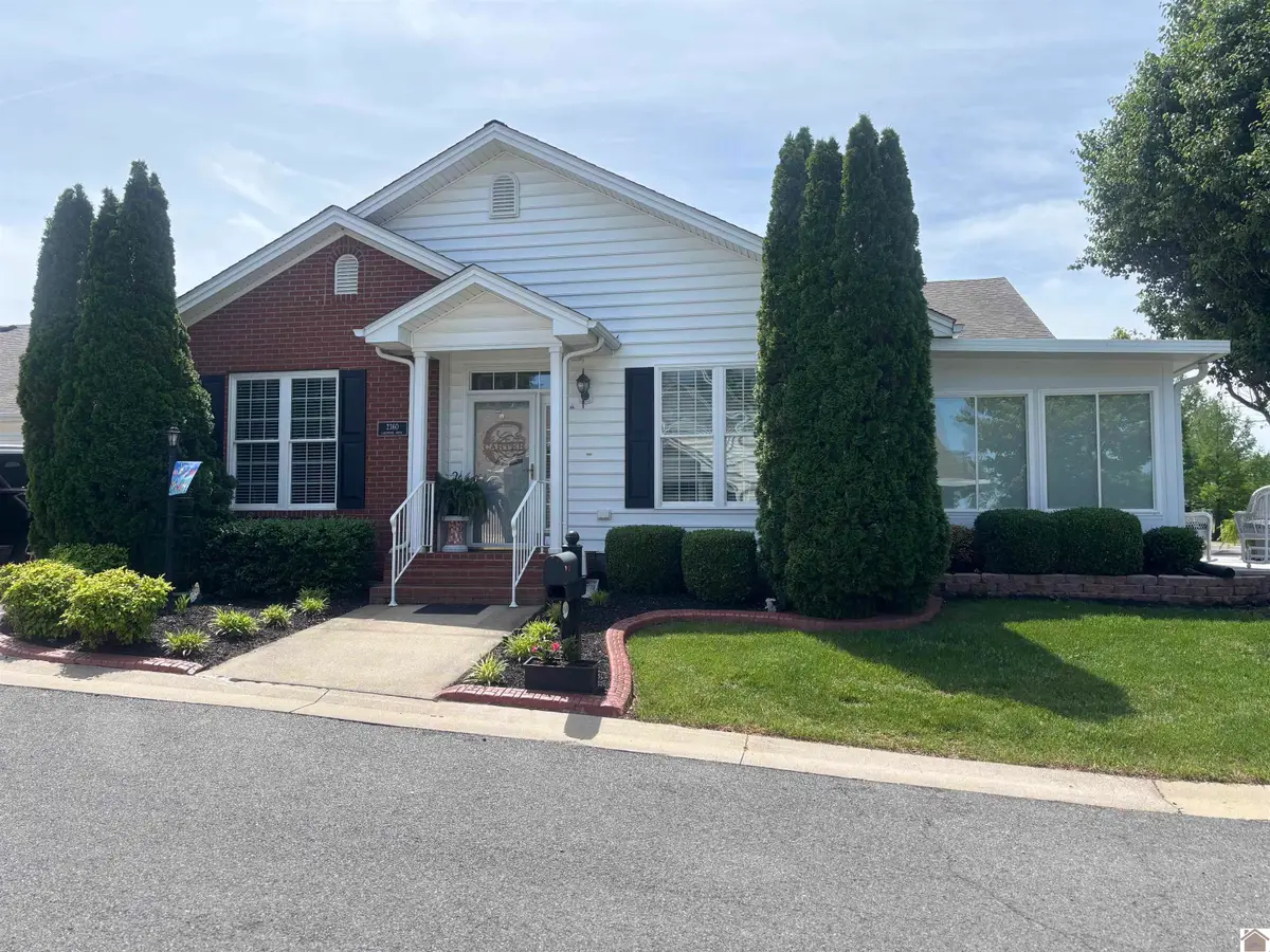 2360 Lakewood Dr, Paducah, KY 42003 - #1