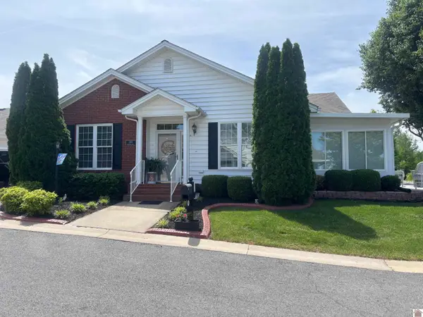 2360 Lakewood Dr, Paducah, KY 42003