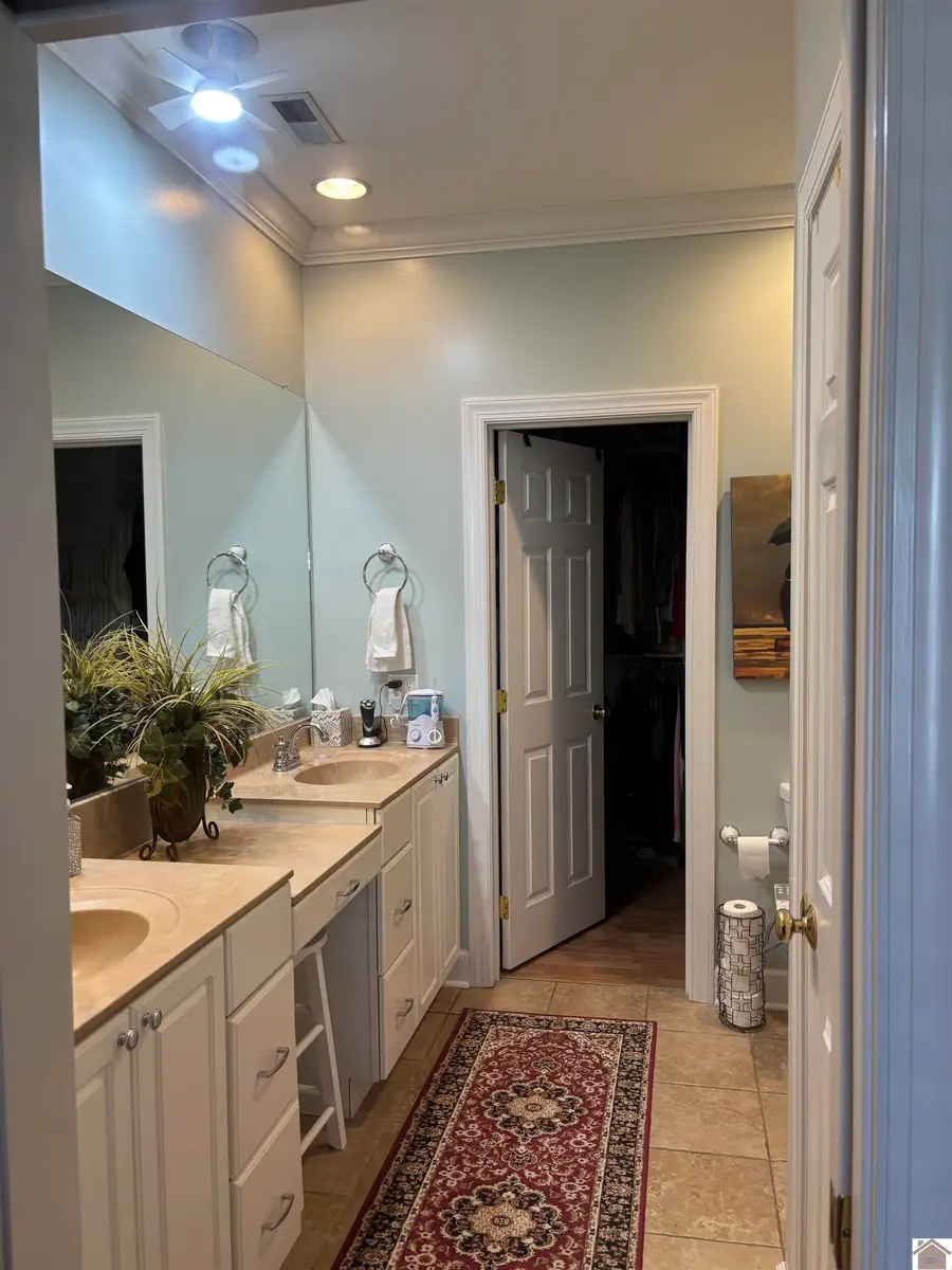 2360 Lakewood Dr, Paducah, KY 42003 - #3