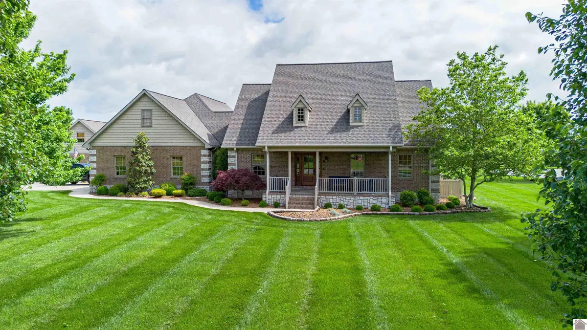 210 Mckenna Dr, Kevil, KY 42053 - #1