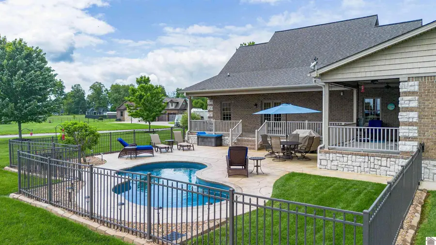 210 Mckenna Dr, Kevil, KY 42053 - #2