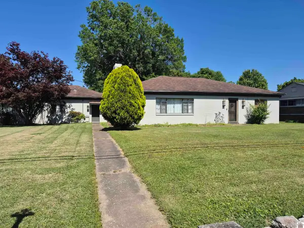 300 Cardinal Ln, Paducah, KY 42001