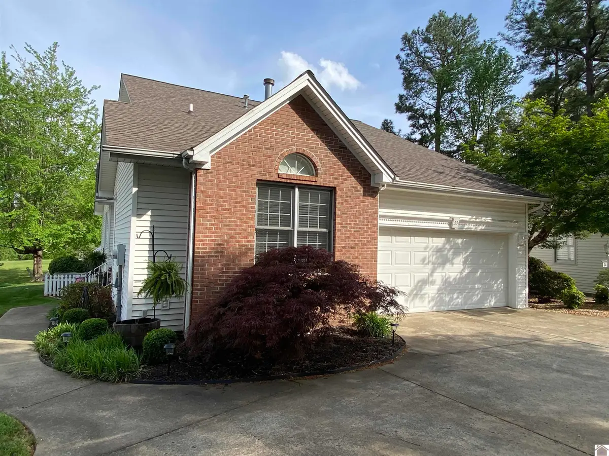 33 Village Drive West, Paducah, KY 42003 - #1