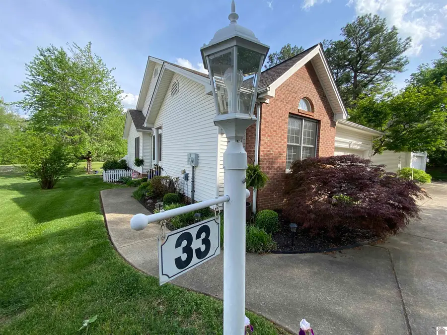 33 Village Drive West, Paducah, KY 42003 - #2