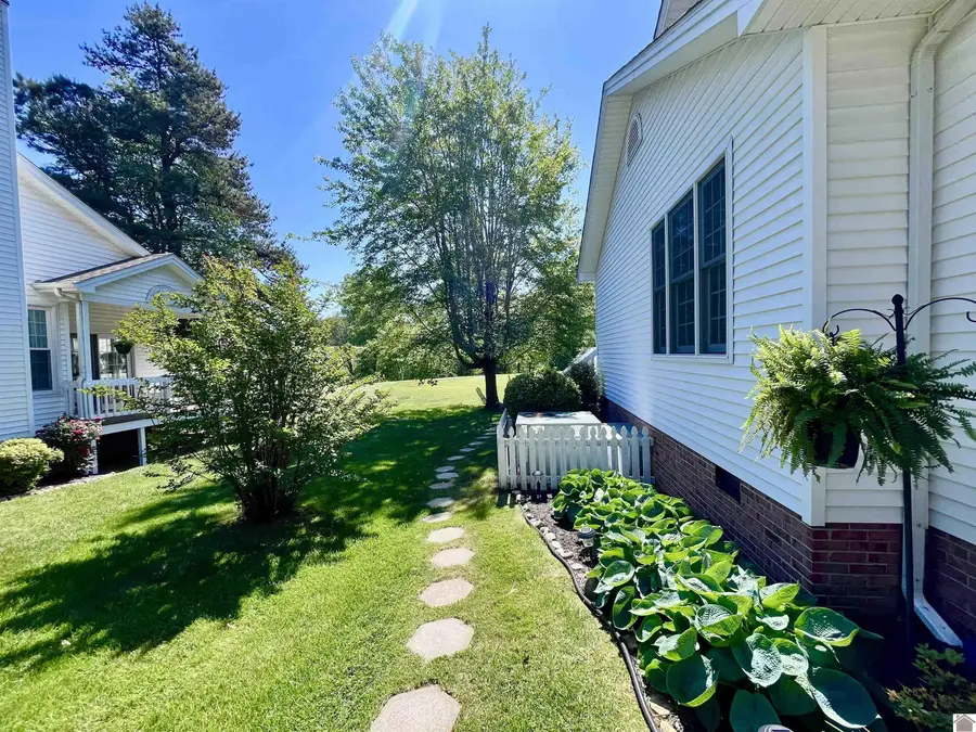 33 Village Drive West, Paducah, KY 42003 - #3