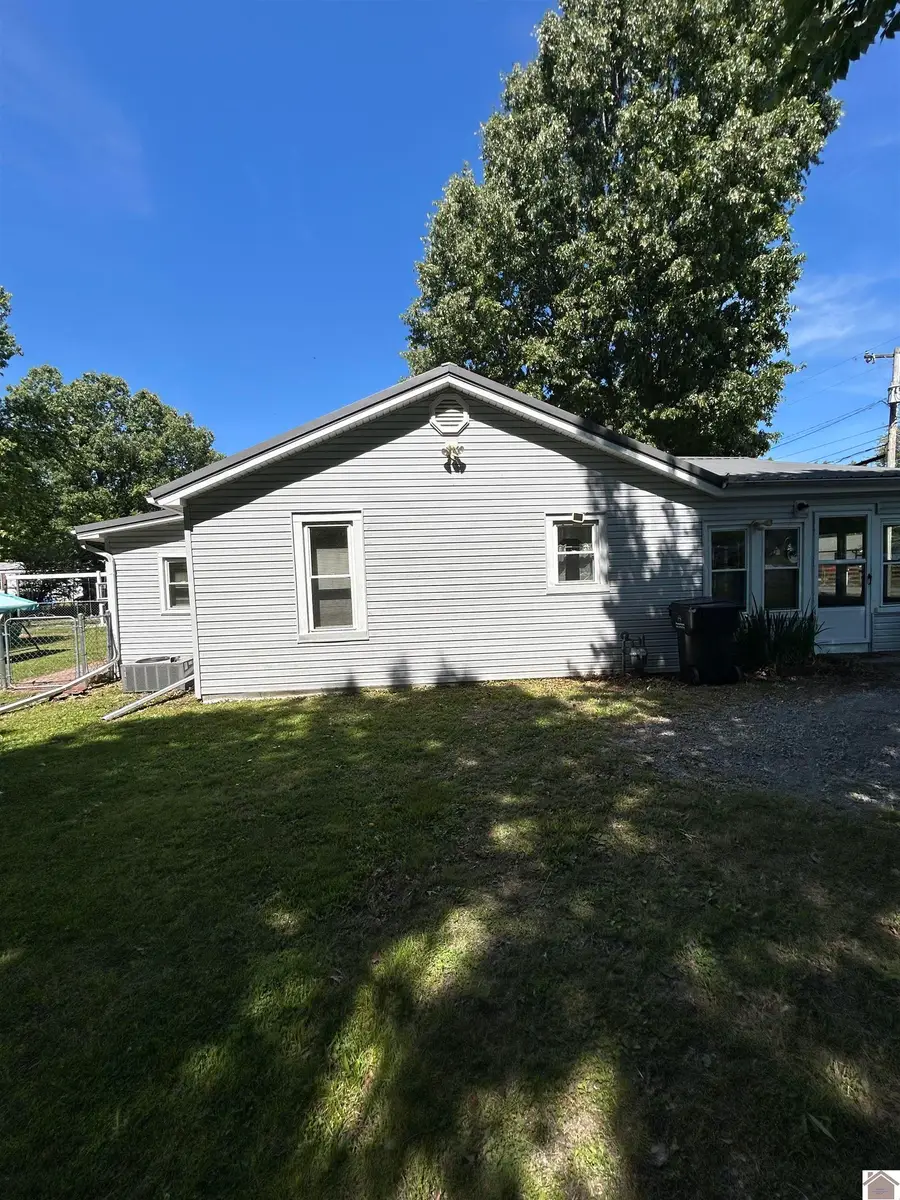 2211 Dixie Ave, Paducah, KY 42003 - #3