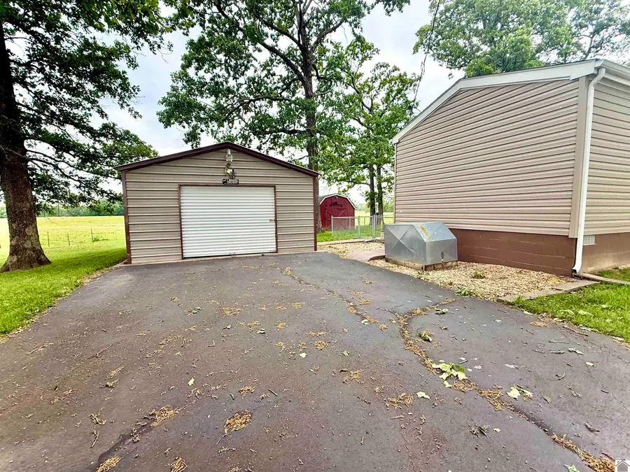 1211 Lawson Rd, Murray, KY 42071 - #3