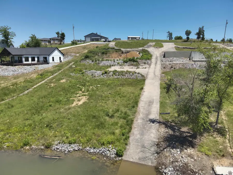 551 Sherwood Dr, Gilbertsville, KY 42044 - #3