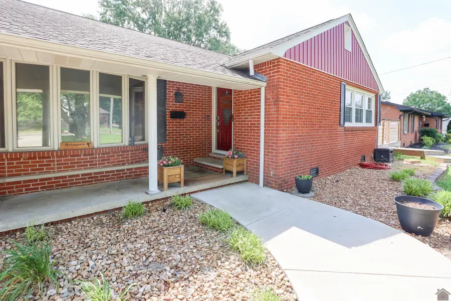 806 Usher St, Mayfield, KY 42066 - #2