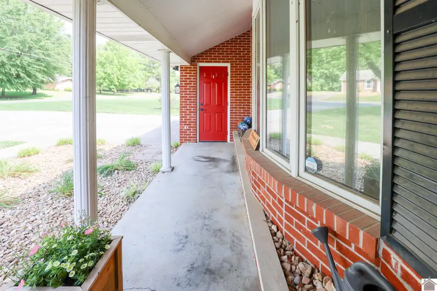 806 Usher St, Mayfield, KY 42066 - #3
