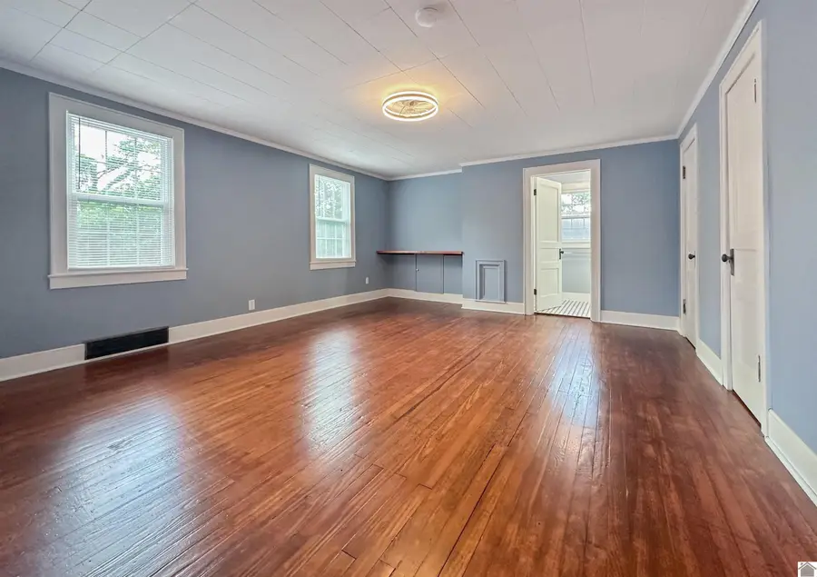 306 S 8th St, Murray, KY 42071 - #2