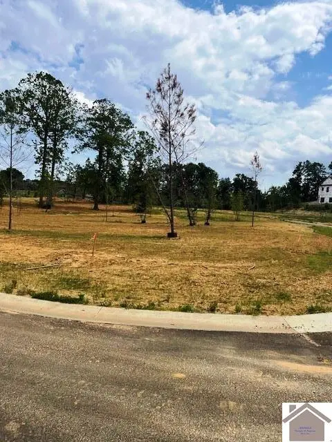245 Hidden Valley Dr, Paducah, KY 42003