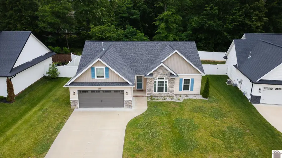 251 Hunters Ridge Dr., Paducah, KY 42001 - #2