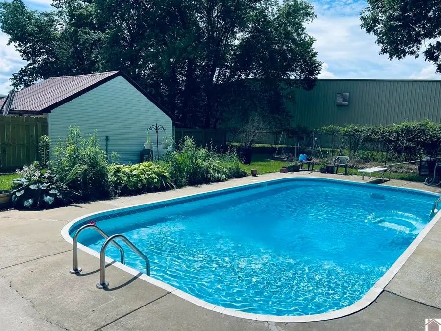 3211 Benton Rd, Paducah, KY 42003 - #3