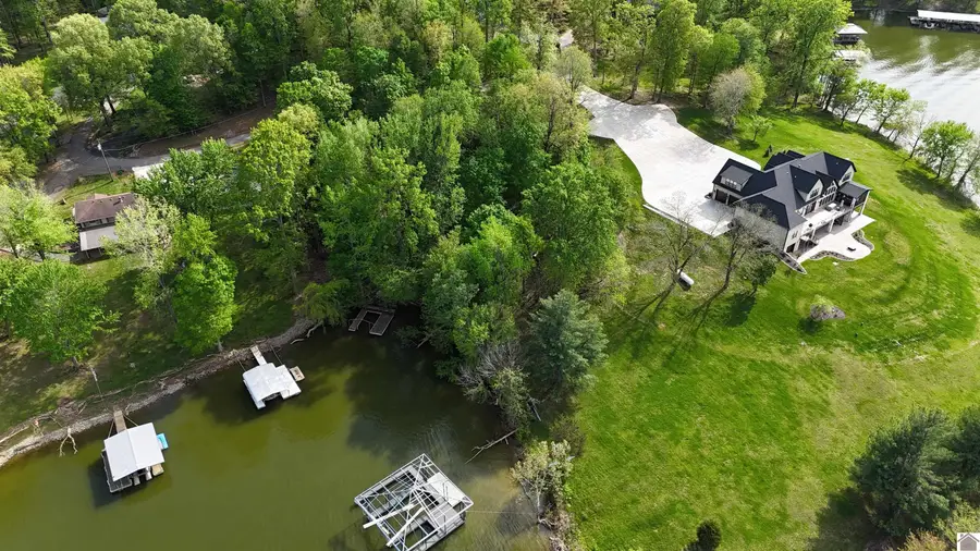 305 Forest Glen Dr., Eddyville, KY 42038 - #2