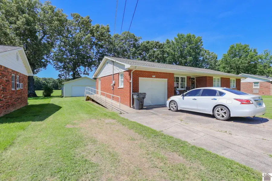 530 Oakland Circle, Paducah, KY 42003 - #2