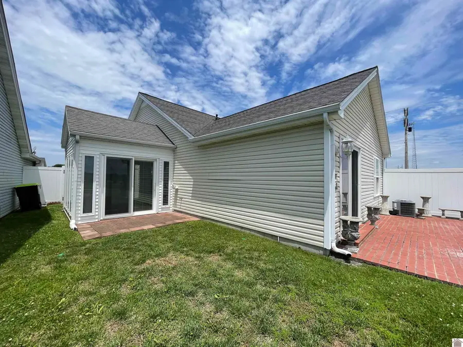 17 Osage Dr, Cadiz, KY 42211 - #3