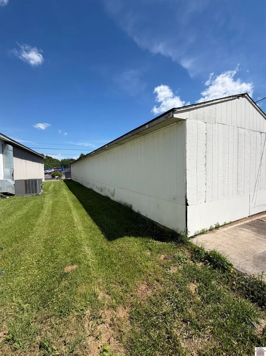 318 Main St, Benton, KY 42025 - #3