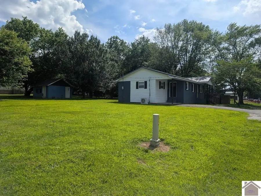 523 W 3rd St, La Center, KY 42065 - #3