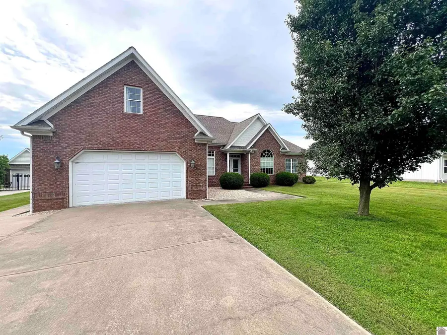 564 W Wiswell Rd, Murray, KY 42071 - #2