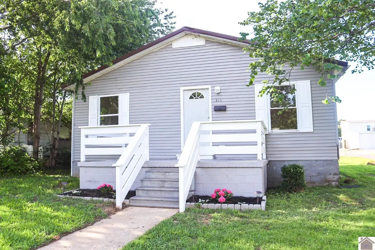 311 Willow St, Mayfield, KY 42066 - #1