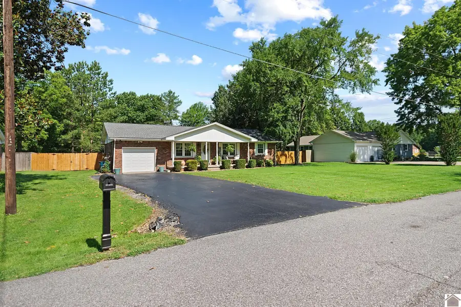 411 Briarcliff Drive, Paducah, KY 42003 - #2