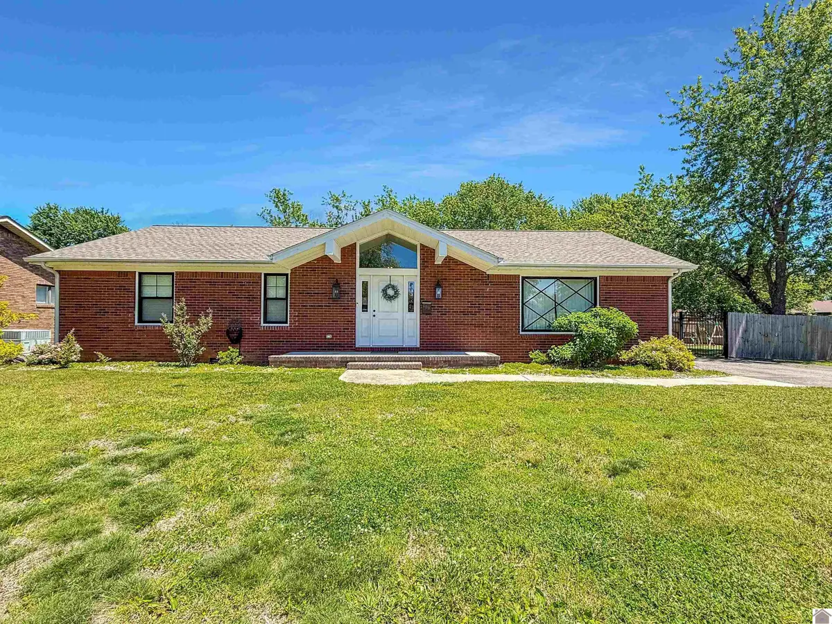 809 Bagwell, Murray, KY 42071 - #1