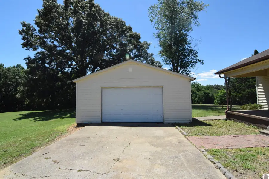 845 S County Line Road, Mayfield, KY 42066 - #3