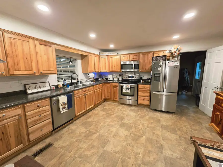 305 W 6th Street, Benton, KY 42025 - #2