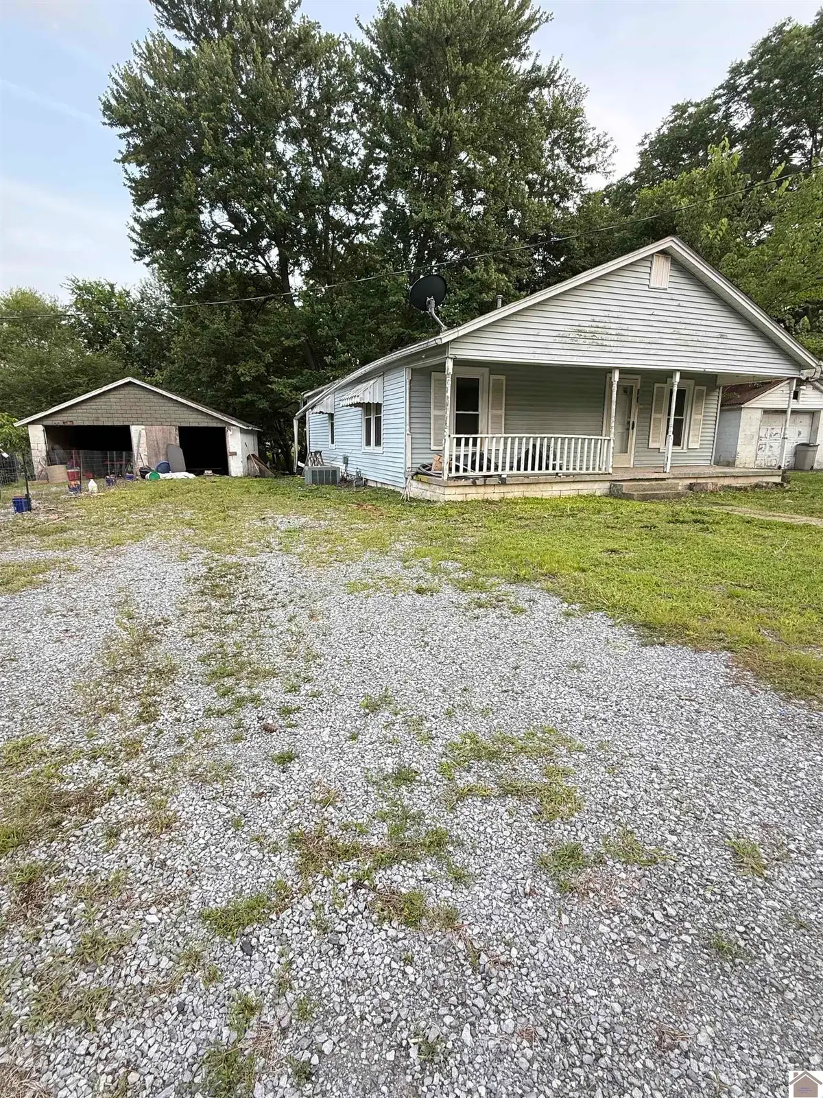203 Gilbert St, Hazel, KY 42049 - #1