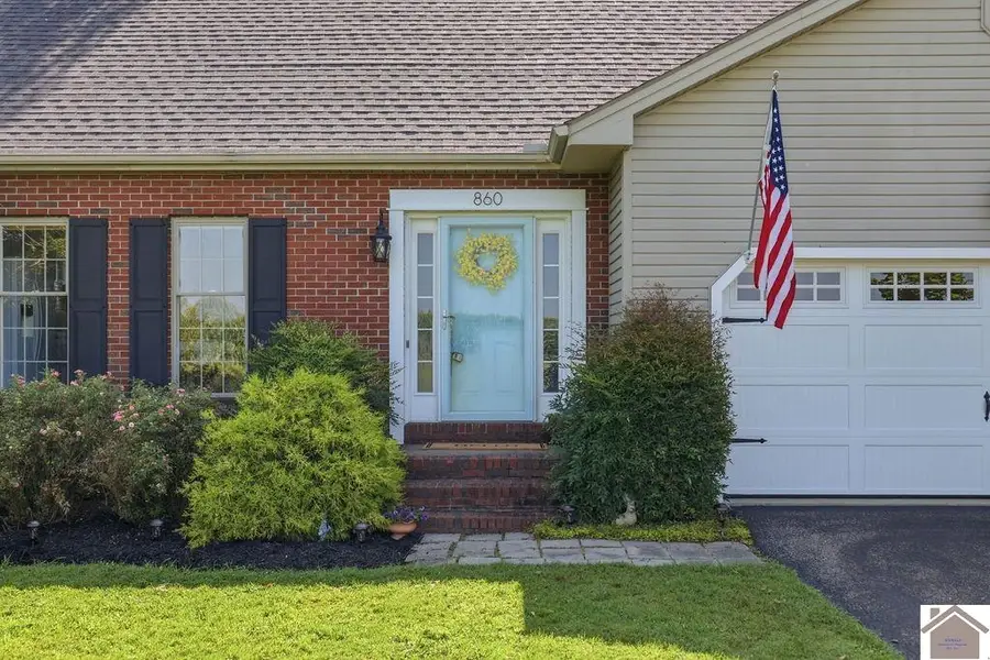 860 Oaks Country Club Road, Murray, KY 42071 - #2