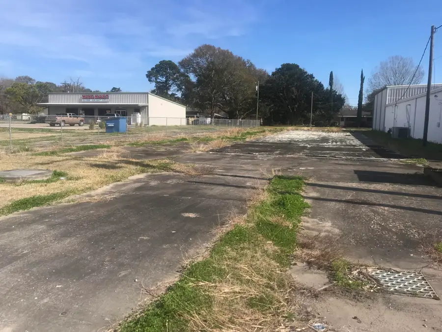 716 W Admiral Doyle Drive, New Iberia, LA 70560 - #2