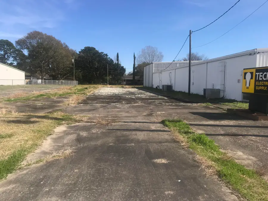 716 W Admiral Doyle Drive, New Iberia, LA 70560 - #3