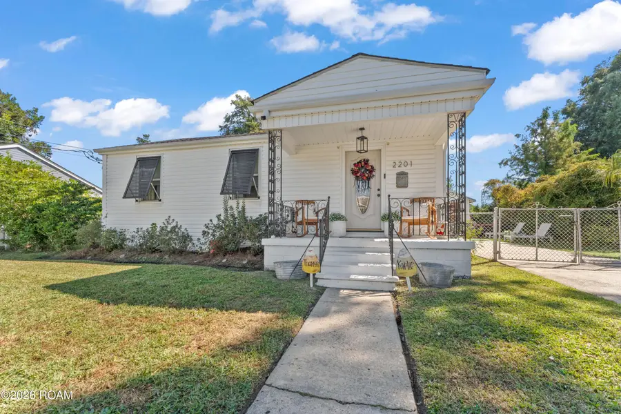 2201 Lloyds Avenue, Chalmette, LA 70043 - #2