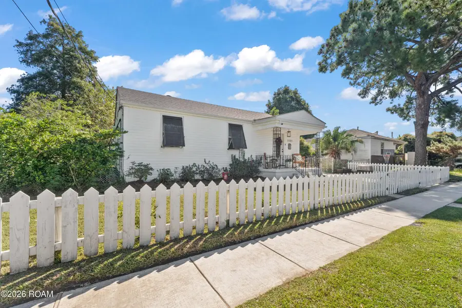 2201 Lloyds Avenue, Chalmette, LA 70043 - #3
