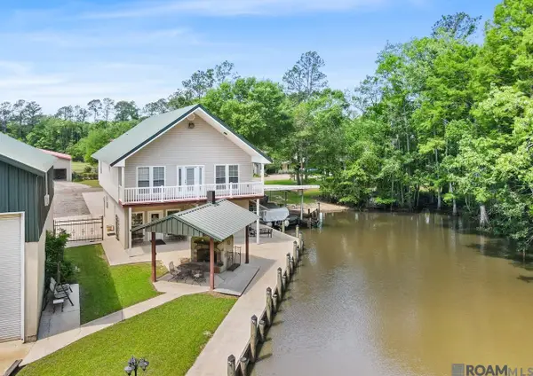 31719 River Pines Dr, Springfield, LA 70462