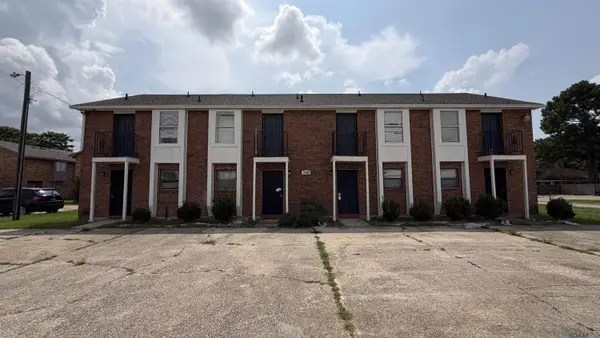 1767 Port Dr, Baton Rouge, LA 70820
