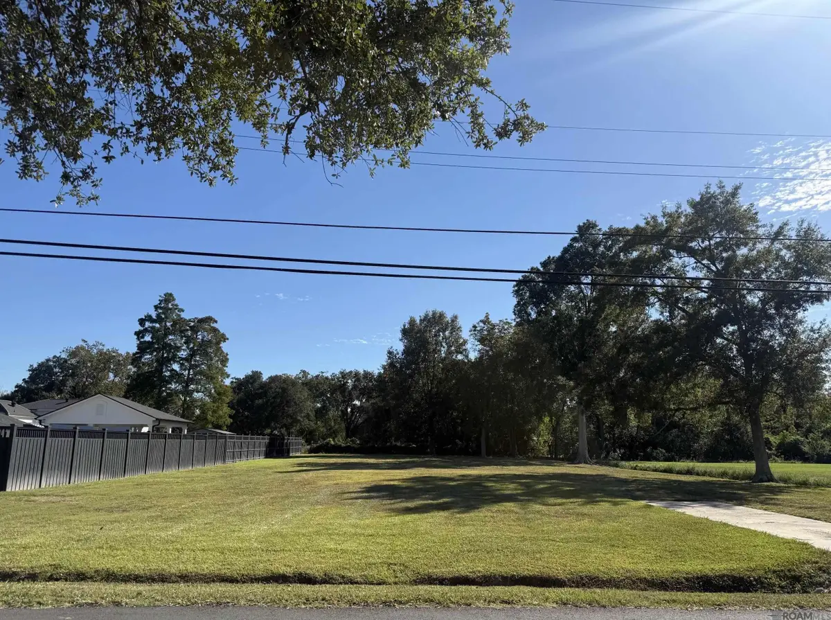 8966 Hill Dr, Baton Rouge, LA 70809 - #1
